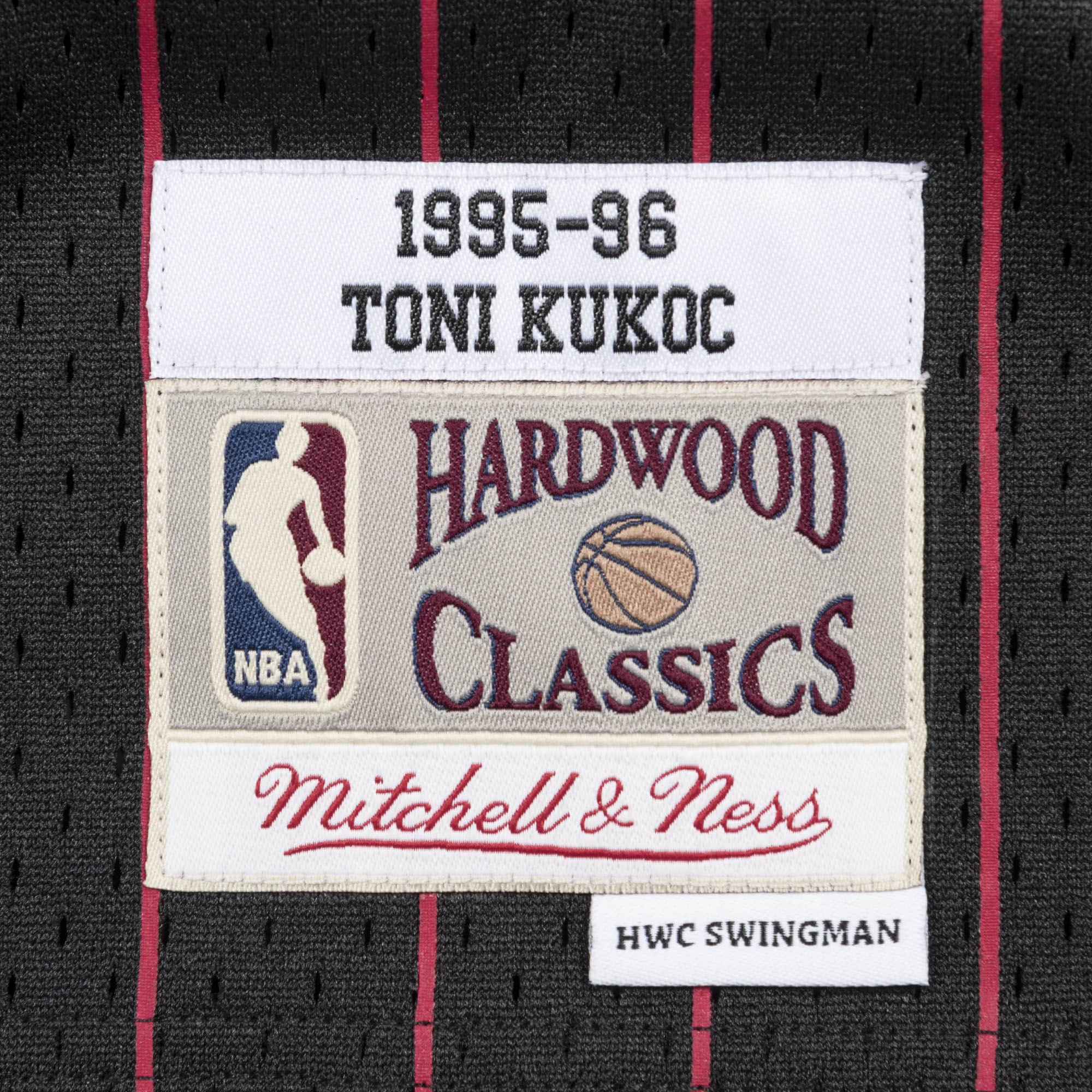 Mitchell & Ness Men NBA Chicago Bulls Swingman Jersey Toni Kukoč Black '95-96 SJY18082CBU95TK