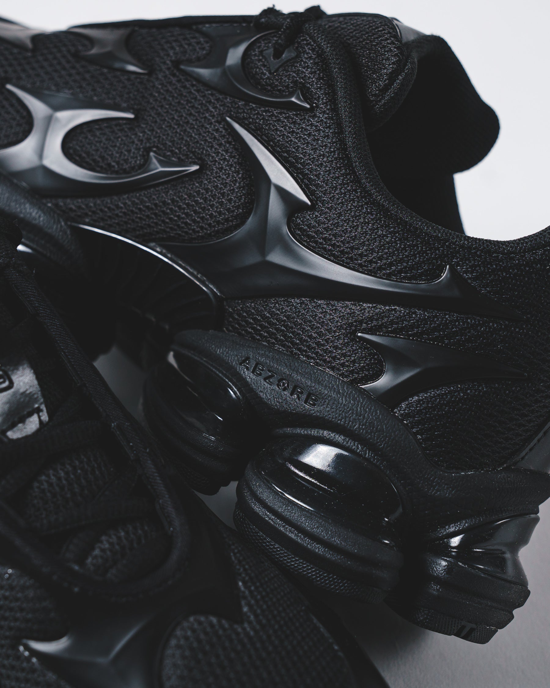 New Balance Unisex 2000 Black Metallic U200078C