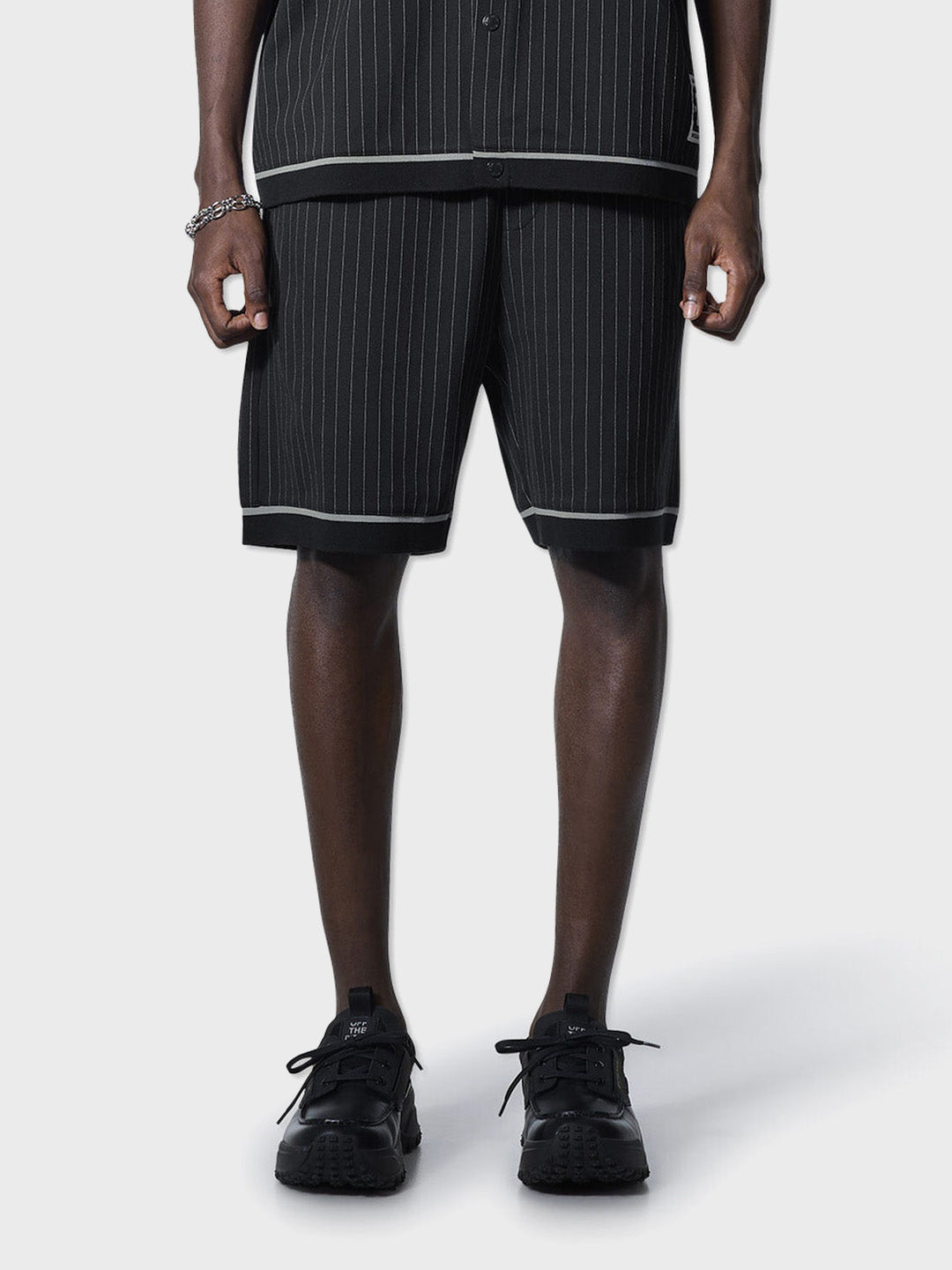 Off The Pitch Pitcher Shorts | Black