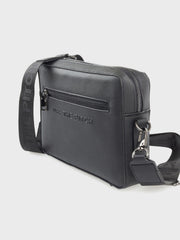 Off The Pitch Saviano Messenger Bag | Black